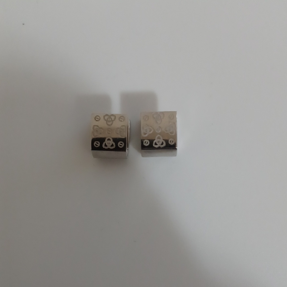Henri bendel earrings
